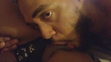 Mangiando figa fino a quando non perde la testa del cazzo