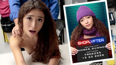 Teenie taccheggiatrice viene sorpresa a rubare il trucco a Natale - Shoplyfter