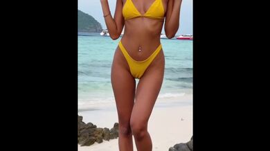 Innocente asiatico cumslut in spiaggia