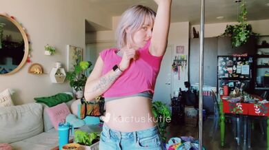 mostrandovi la mia maglietta sudata dopo la mia passeggiata (FULL VIDEO)