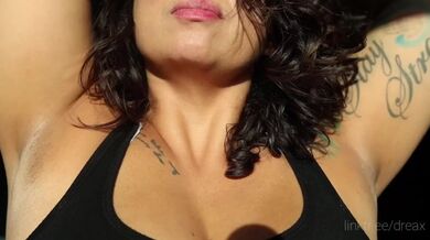 Ascelle baciate dal sole