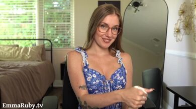 ASMR * Dirty Talking mentre accarezzo il tuo cazzo con lozione * Emma Ruby