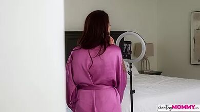 Getting Stepmom On Film - S1:E6