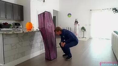 Breeding My Stepsis In A Coffin - S1:E10