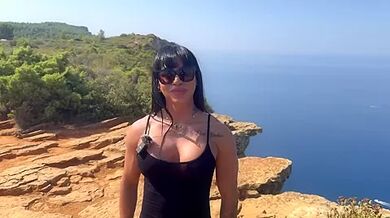 Pam the hottie wants to be bitten! - Jacquie et Michel TV