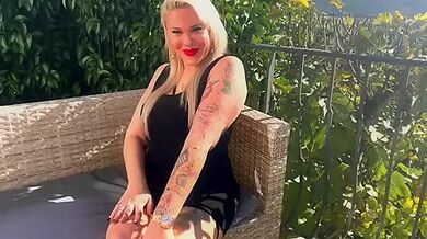 Amandine explodes the counters! - Jacquie et Michel TV