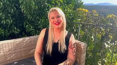 Amandine explodes the counters! - Jacquie et Michel TV