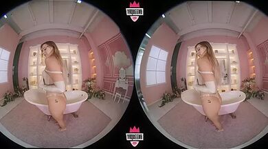 Helena Cramp Hot Solo