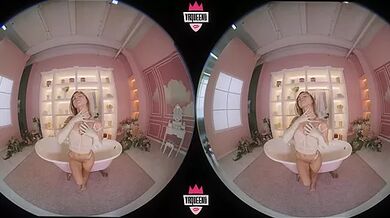 Helena Cramp Hot Solo