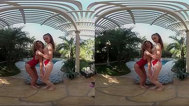 Poolside - Amateur Lesbians - Emilybloom - Sexlikereal