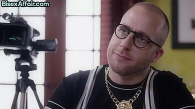 Unexpected bisexual throuple with chick