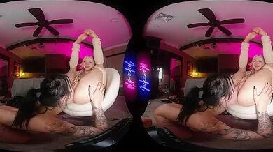 Hot Evening Show With Peeps And Lillyy