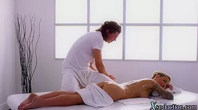 Stunning babe cockriding masseur