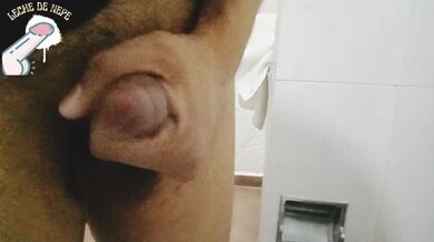 Me masturbo frente al espejo