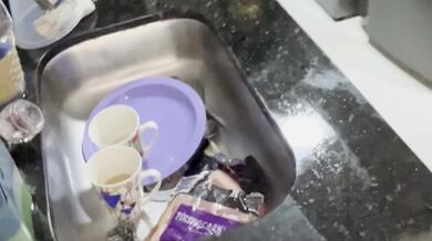 Me follo a mi COMADRE infiel en SECRETO mientras mi compa se está bañando ok