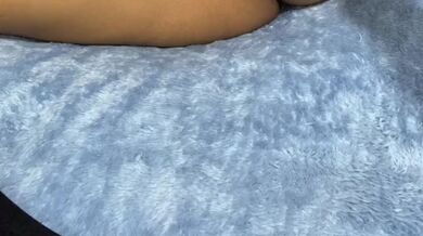 Le mando un vídeo masturbandome a mi jefe con mi uniforme de secundaria