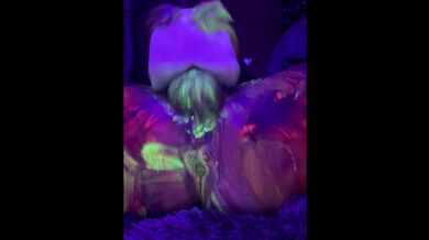 BRILLANDO NELL'OSCURITÀ