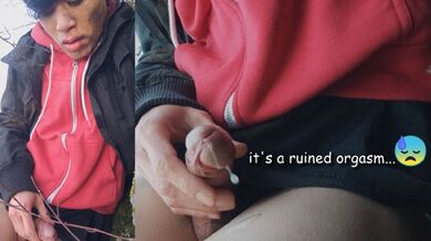 Il ragazzo asiatico gay Jon Arteen si masturba all'aperto inverno rischioso, orgasmo rovinato, grande sborrata pulisce la coscia dello sperma