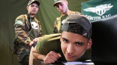 Imbrogli in caserma e sorpresa del sergente - Una storia di Forbidden Pleasure e autorità