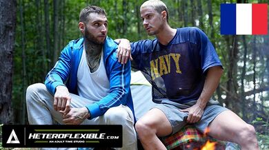 HETEROFLEXIBLE - Curious Str8 Hunks Skyy Knox e Tony D'Angelo scopano nel bosco - SOTTOTITOLI FRANCESE