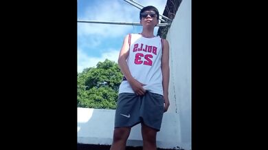 Binatang Pinoy Jakol sa Likod ng Basketball Court - Asian boy outdoor masturbation
