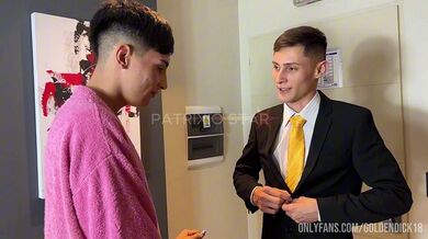 Mormon bussa alla porta di un ragazzo e finisce per sedurlo e scoparlo senza preservativo