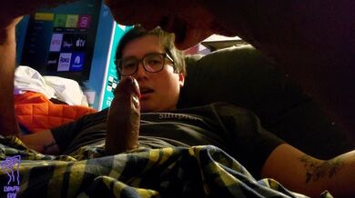 Gamer Boy si fa succhiare il cazzo da papà