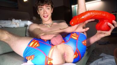 Il mio nuovo dildo rosso gigante! (da Mr hankeys toys)