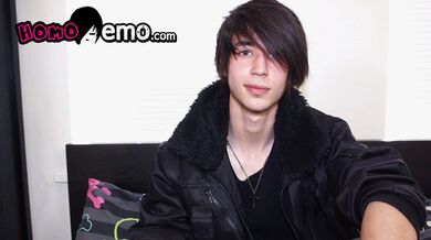 Tommy May si masturba davanti alla cam per la prima volta