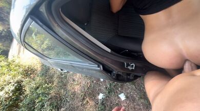 Ragazzo etero scopa in un parcheggio pubblico