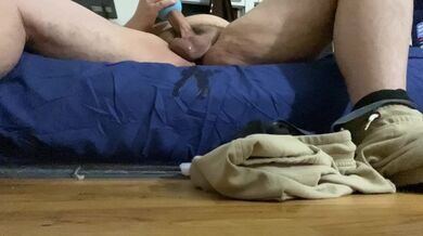 Usando i tuoi buchi per svuotarmi le palle