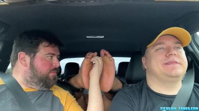 Nemo fa un ottimo lavoro nel provocare e solleticare i piedi di Fabios