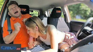 CECH XXX - La studentessa Alexis Crystal confessa Sugar Daddy e implora l'insegnante per un cazzo vero