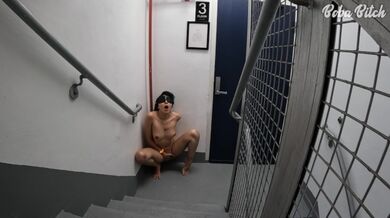 Pubblicamente bendato e ammanettato + diteggiatura fino all'orgasmo | XBIZ grazie Vid