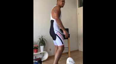 Studentessa brasiliana di Berlino con gli stivali all'audizione per il casting tedesco di Gayheim