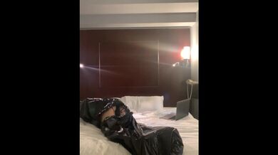 SELF BONDAGE BREATHPLAY IN SACCHETTO DI PLASTICA CUM
