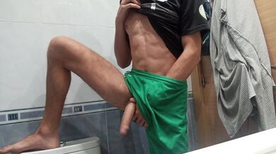 Il mio Amico mi ha chiesto di fare l'elicottero con il mio grosso cazzo flaccido