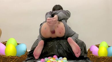 Twink che depone uova sculacciate e squirt buco del culo