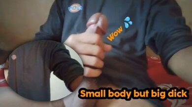 Corpo piccolo ma grande cazzo molto flessibile