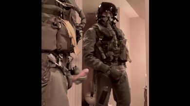 Corna Horny Hornet Corna se stesso