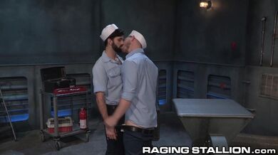 RagingStallion Caldo Seamen Assfuck in mare
