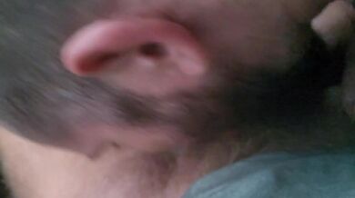 Papà che viene risucchiato in un camion in pubblico