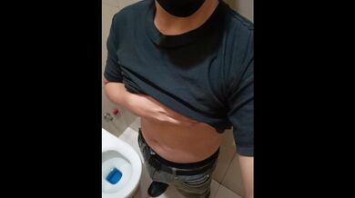 Jakol sa Public CR ng Mall sa Pasay City