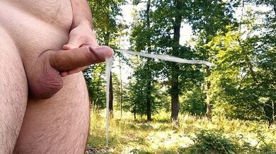 Rilassarsi e masturbarsi nella foresta in una giornata di sole. Fantastico abbastanza per la masturbazione! Iamhornybobo