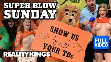 REALITY KINGS - Le studentesse Sky Wonderland e Katerina Deville sono grandi fan del calcio e amanti del cazzo