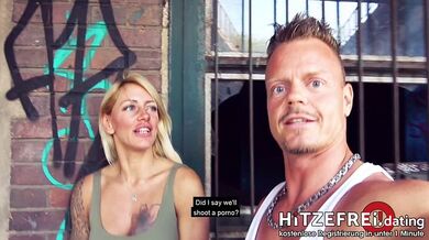 Sesso pubblico super sporco a Berlino con una milf bionda hot