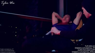 Superman asiatico bordato all'oblio da un ragazzo