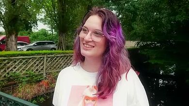 Jade succumbs to temptation! - Jacquie et Michel TV