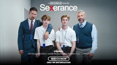 Gay Porn Parody ~ Separazione ~ Sexerance Parte 4 ~ Bubble Butt Twink prende il primo cazzo per papà (SFW gratuito)