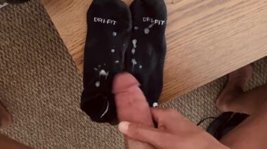 Naked atleta spara dappertutto